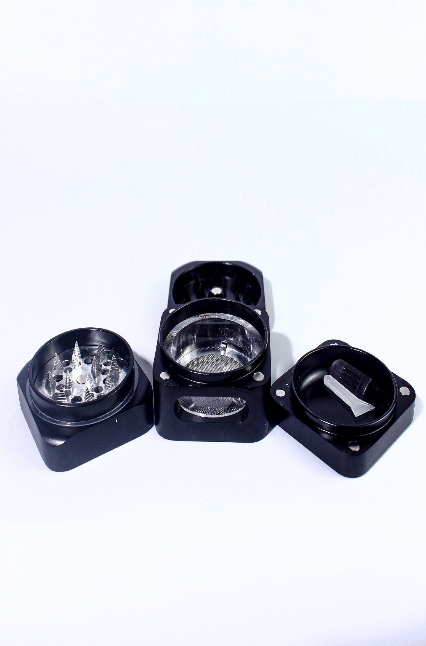 Black square 4pc grinder